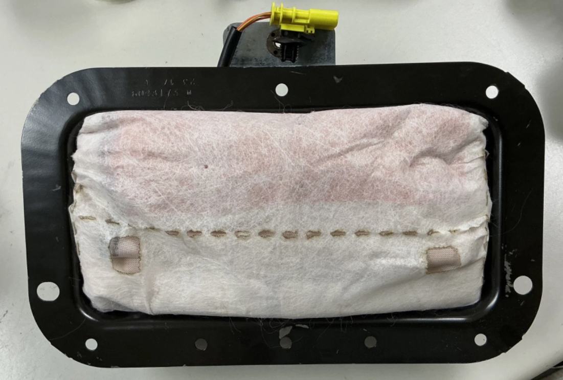 2024-2026 GMC Acadia Front Right Side Dash Airbag W/Wire 85689318, photo 1